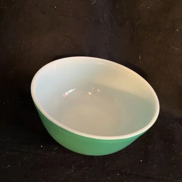 Vintage Pyrex ‘Primary Green’ Nesting Mixing Bowl 8 ¾” - Picture 8 of 9